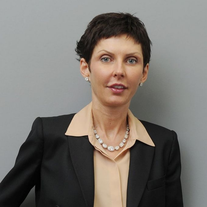 BladeoftheS's tweet photo. Bet365 CEO Denise Coates paid herself £277,000,000 this year, and £410,000,000 in 2020.

This was more than 20,000x the Minimum Wage that she paid most of her workers.

The betting industry needs to be taxed, heavily. https://t.co/1gBoxTZaR8
