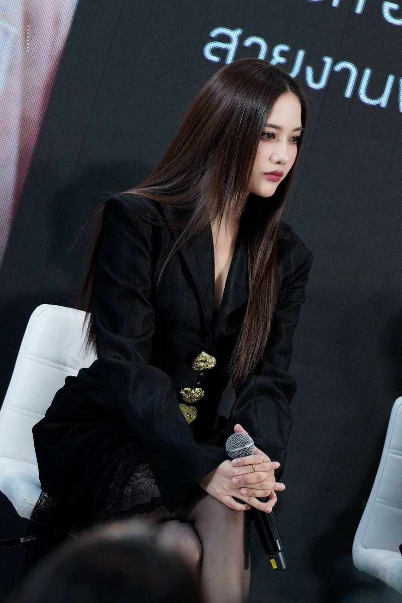 OneilyMusic's tweet photo. Freen Sarocha is simply too pretty at the DUO: ONE: TWO SOULS, ONE DREAM press conference. https://t.co/92W7rnKYMk