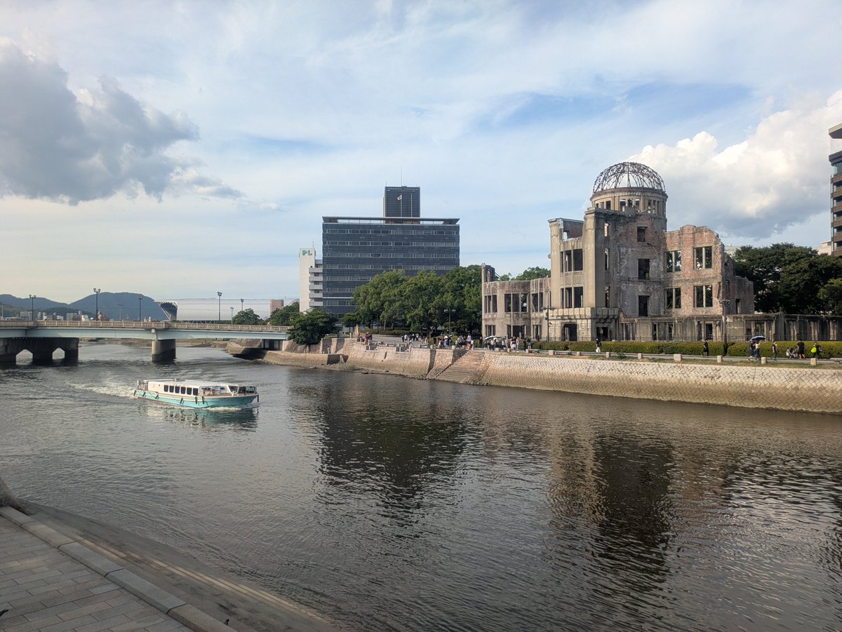 kai_sakura's tweet photo. 東京から広島まで。
友人達に会う旅を終えてきました。
最終地広島では原爆ドームに立ち寄ることができ、静かに祈りを捧げてきました。すごくお洒落なチョコレートのお店にも案内してもらえて、そこの珈琲のあまりの美味しさに帰りたくなくなりました。
広島すごく好きになりました。
ありがとう。 https://t.co/xD38UjhP4F