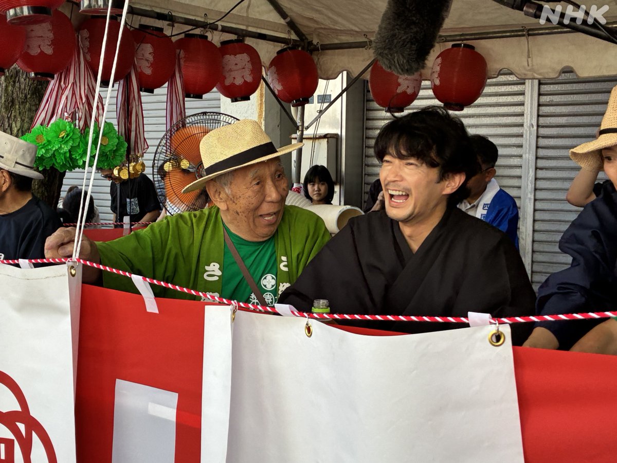 nhk_kochi_'s tweet photo. ◤￣￣￣￣￣￣￣￣￣￣￣￣￣
土佐の夏　よさこい祭り2026
第2夜　NHK ONEで配信中⭐
＿＿＿＿＿＿＿＿＿＿＿＿＿◢

今夜もダイナミックな映像でお届けしました📹

#津田健次郎 さんは初めて生で見るよさこいに興味津々でした👀
放送前の楽しそうな様子をおすそわけ♪

https://t.co/smYoot9Ndi https://t.co/WlAul65kWD
