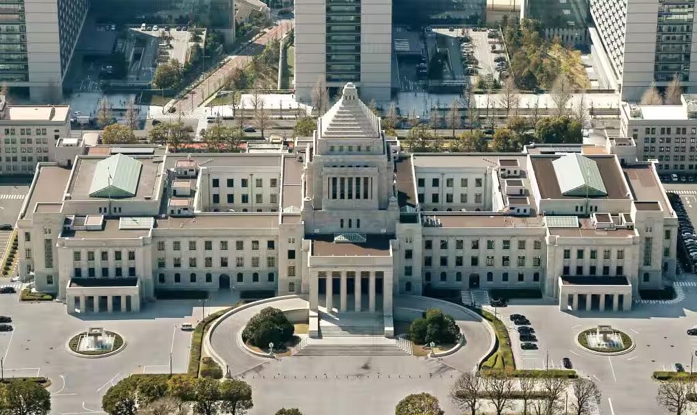 newsnews_today's tweet photo. 重複立候補者が比例復活当選する際の最低得票率を「有効投票総数の「10分の1」から「6分の1」に引き上げ検討
↑
これね、比例議員定数削減に反対の議員がよく言うのが
「“惜敗率”というのがあって、小選挙区で惜しくも負けた議員に投票した民意は無視していいのか」
という理屈。もっともらしく聞こえるが、よく考えてほしい。
　
高校野球で、投手戦の「1-0」とか「7−8X」のサヨナラ負けなら
「かわいそう… 2回戦へ進ませてあげたかった…」ってなるけど、「10-1」や「6−1」を“惜敗”って言うか？
　
ちなみに前回の衆院選で、比例ゾンビ復活した議員は、全員が有効投票総数の「6分の1」すら取れていない。
これを“惜敗”って言うのか？って話。