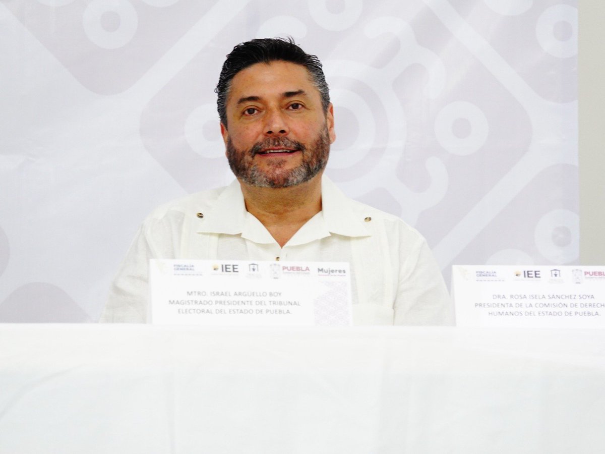 jazpue01's tweet photo. @BruceJulis @omarmunooz @Puebla_IEE @trielecpue 25 AÑOS HACIENDO LO MISMO SALTANDO DE PUESTO EN PUESTO VIVIENDO DEL ERARIO PARA QUE ESTE TODO MAL ???? QUE SE PONGA A CHAMBEAR ESTE 3STUPIDO. https://t.co/Hs6beeWXkP