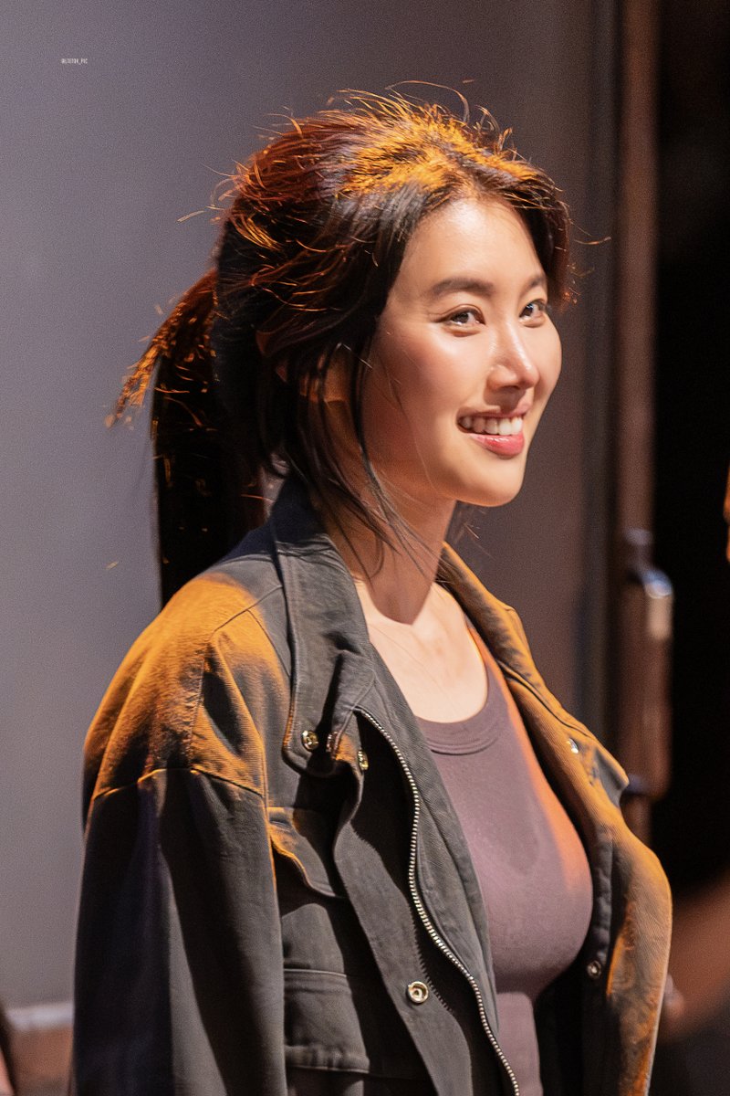 LTETOK_PIC's tweet photo. 260715 더 헬멧 룸 알레포 커튼콜

헬멧 B｜#김수연 배우 https://t.co/vKd5VoN3zQ