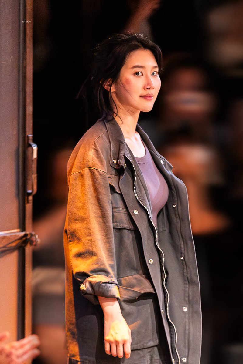 LTETOK_PIC's tweet photo. 260715 더 헬멧 룸 알레포 커튼콜

헬멧 B｜#김수연 배우 https://t.co/vKd5VoN3zQ