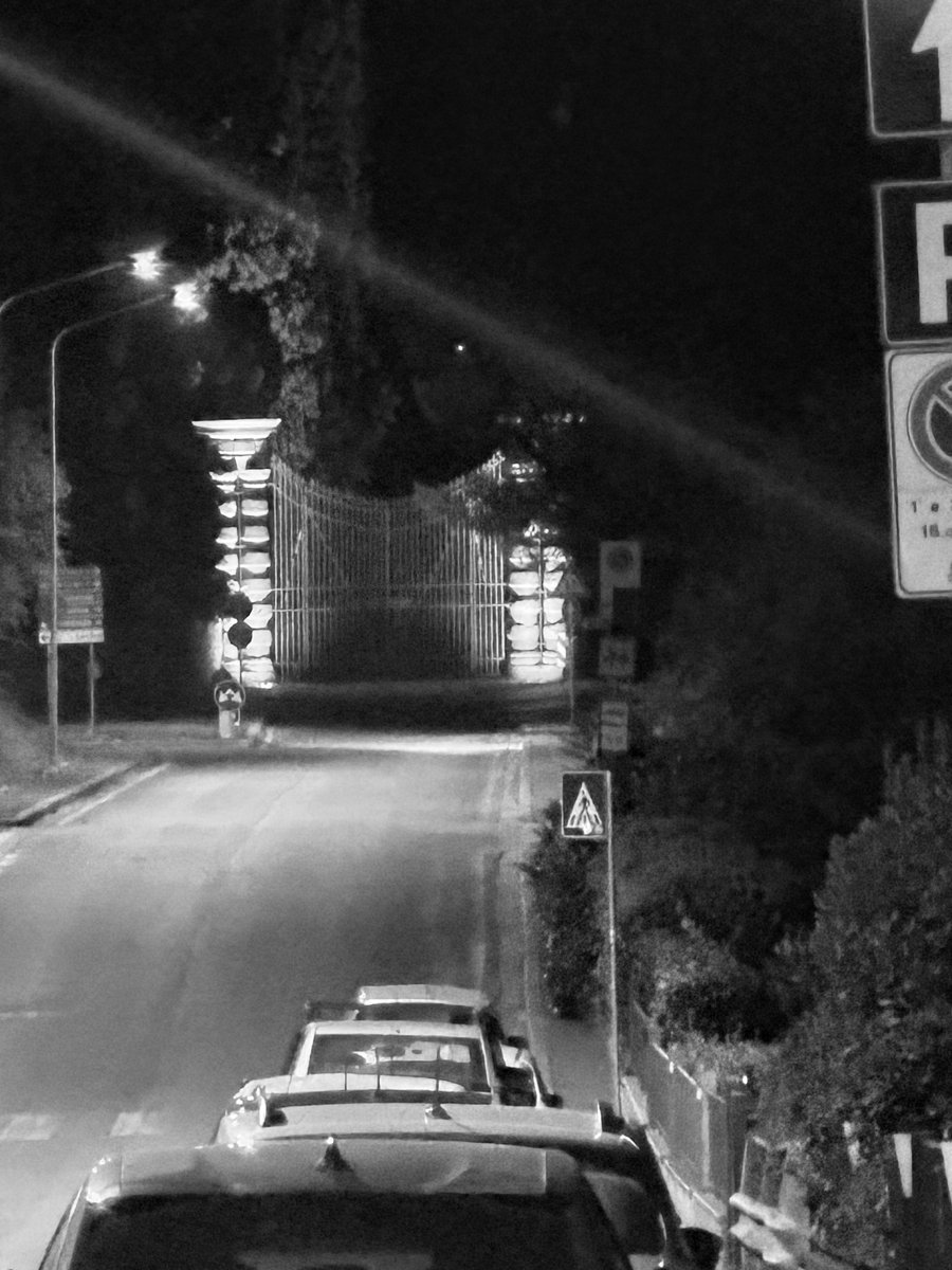 Alonein43672278's tweet photo. #photography #blackandwhite #night #cars #lights #columbs https://t.co/aglP2ElADQ