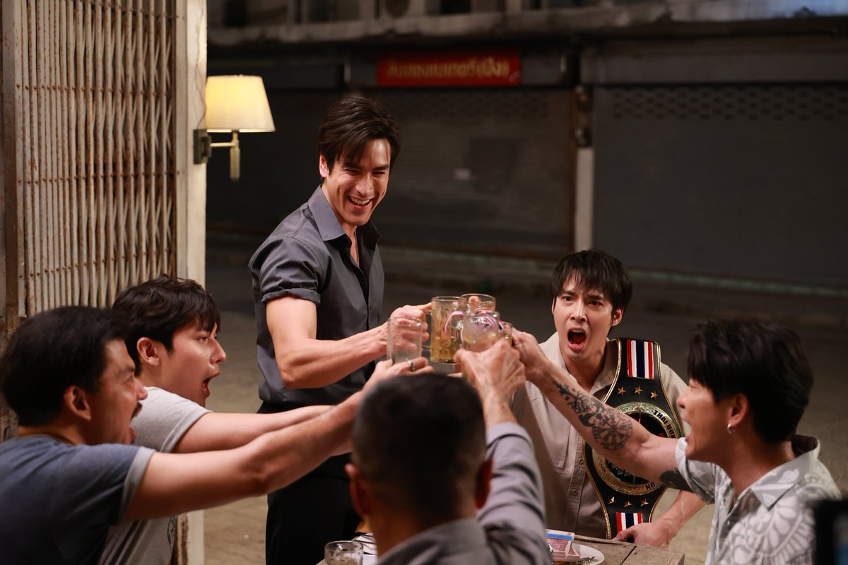 hokseeeiawtv's tweet photo. ฉลองแชมป์คนใหม่ 🏆🔥

Brothers EP1

#สองหัวใจep1 https://t.co/RX5iFq9ItT