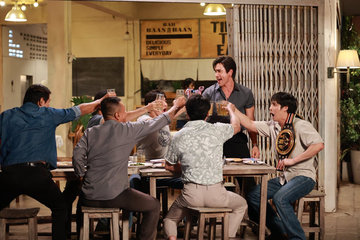 hokseeeiawtv's tweet photo. ฉลองแชมป์คนใหม่ 🏆🔥

Brothers EP1

#สองหัวใจep1 https://t.co/RX5iFq9ItT