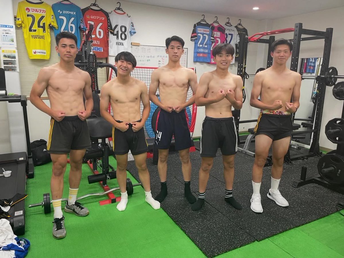 M07214545315's tweet photo. サッカー部らしい⚽️
筋肉触りたい💪💕 https://t.co/cHuYuqO2YG