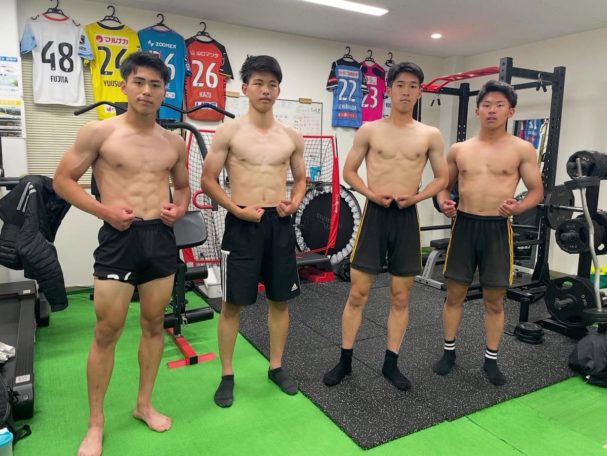 M07214545315's tweet photo. サッカー部らしい⚽️
筋肉触りたい💪💕 https://t.co/x3fkrojZlX