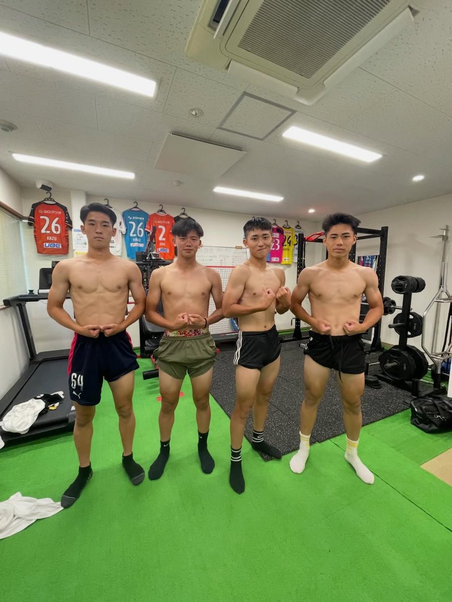 M07214545315's tweet photo. サッカー部らしい⚽️
筋肉触りたい💪💕 https://t.co/QRO63LqW4q