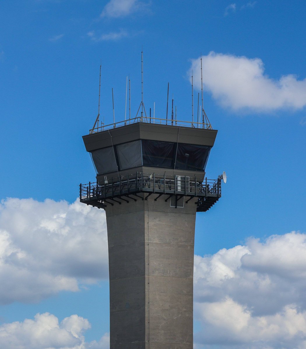 pubity's tweet photo. The US has hired over 2,000 gamers as air traffic controllers.

The initiative targeted gamers because of skills such as multitasking, problem-solving and quick decision-making. https://t.co/tCX1Y1Rs33