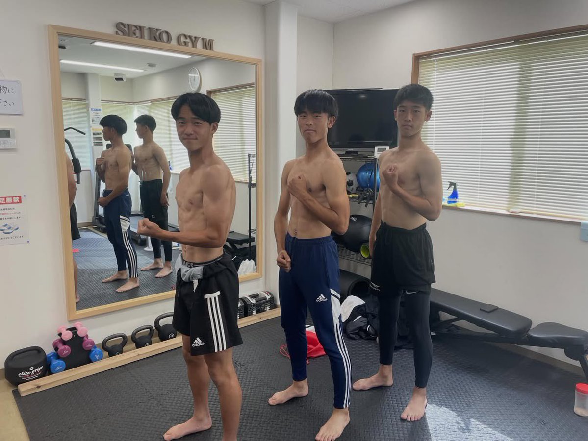 M07214545315's tweet photo. サッカー部らしい⚽️
筋肉触りたい💪💕 https://t.co/pnGTMrOSwk