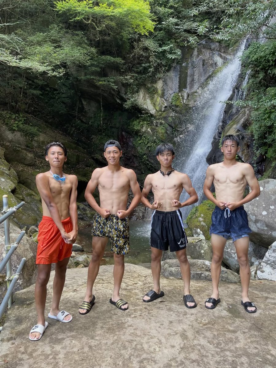 M07214545315's tweet photo. サッカー部らしい⚽️
筋肉触りたい💪💕 https://t.co/D6DOEigy2E