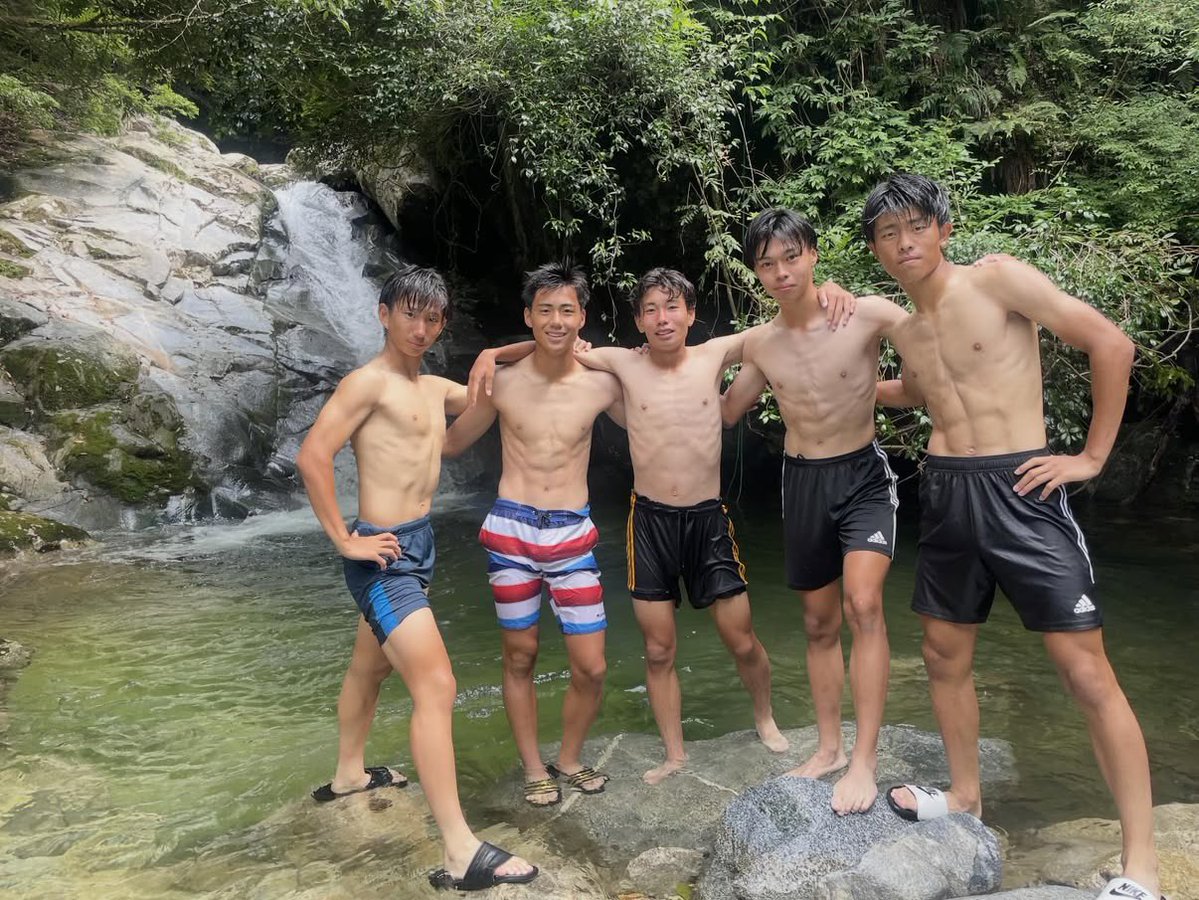M07214545315's tweet photo. サッカー部らしい⚽️
筋肉触りたい💪💕 https://t.co/NUmyrtIhzo