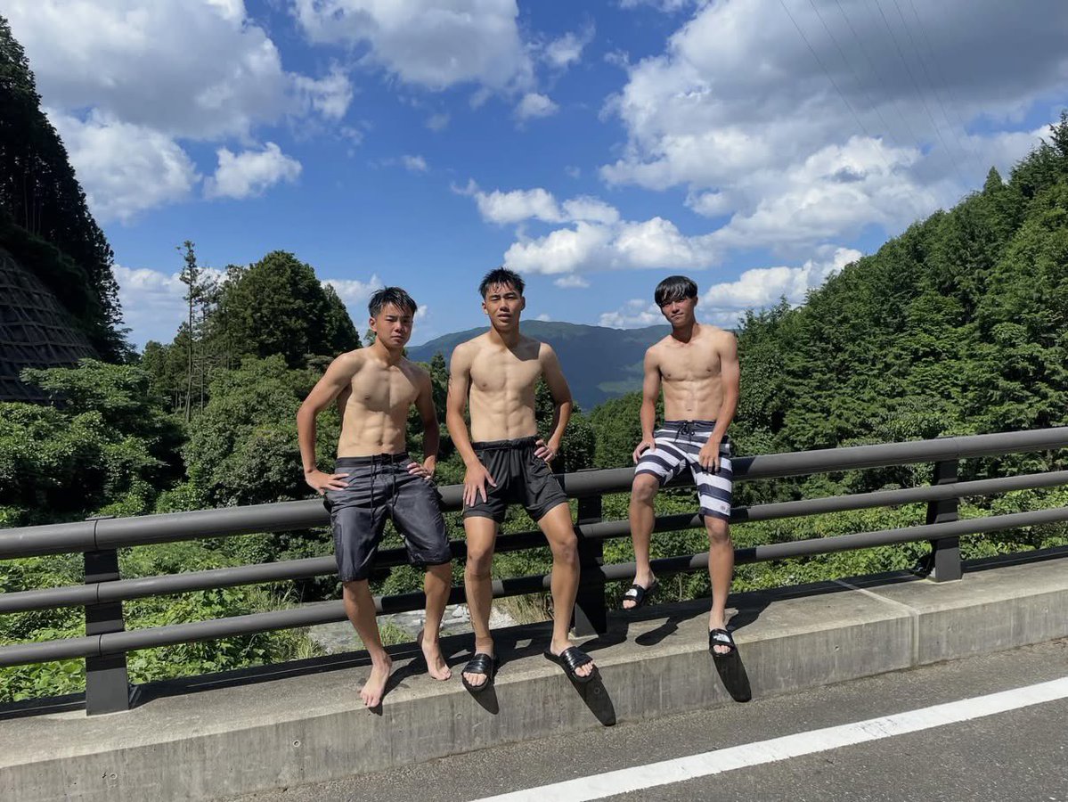 M07214545315's tweet photo. サッカー部らしい⚽️
筋肉触りたい💪💕 https://t.co/chFZiy8EPE