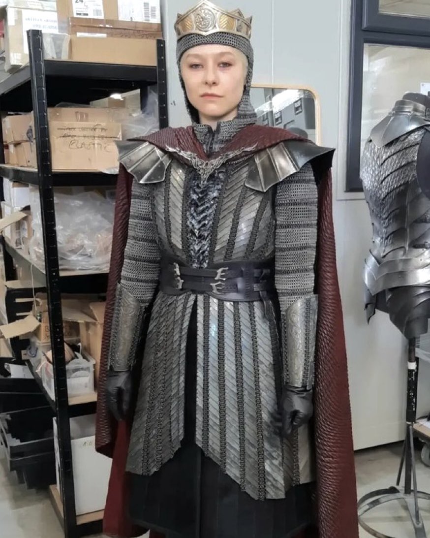 nyrhae's tweet photo. hottest anyone has ever looked in armor https://t.co/kknP7b54gr
