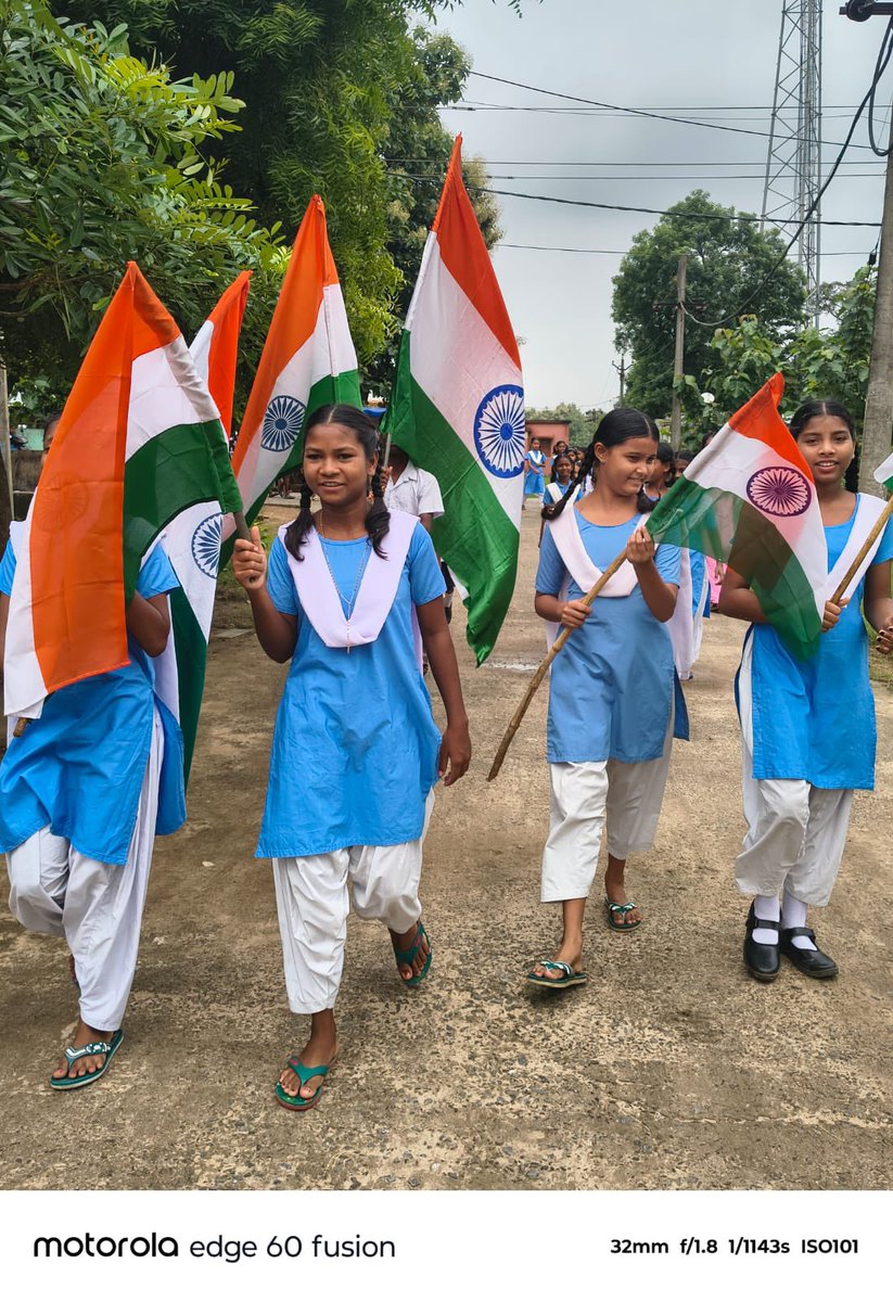 SMEOdisha's tweet photo. Across Odisha, students came together with enthusiasm for Essay Competitions and Har Ghar Tiranga Rallies, showcasing their creativity, patriotic spirit, and heartfelt commitment to the nation. 

#HarGharTiranga #Patriotism https://t.co/4IuoCqAR9A