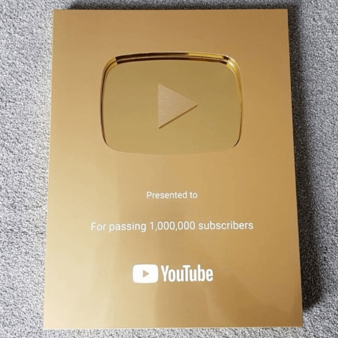AndrewBolis's tweet photo. If you start a faceless YouTube channel now, you could easily earn $10,000/month by October 2026.

Usually, I'd charge $83 for this guide, but today you get it 100% free.

Like + comment 'YT' &amp; I'll send you my detailed guide for FREE.

Must follow me to get DM.

FREE for 48 hrs. https://t.co/wnDZaajcNX