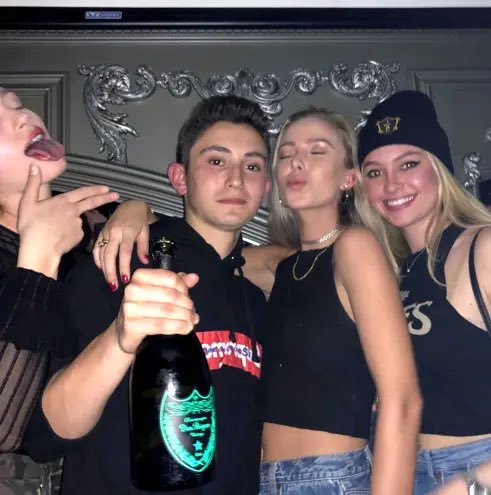 StarPlatinum_'s tweet photo. 8 cases of young people who ruined their lives with crypto

Some of them were still minors🧵 https://t.co/6oCqyjrBoN
