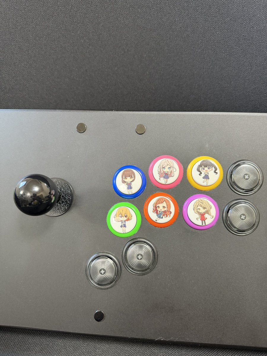 akiradayooooo's tweet photo. 三和電子が「対ありでした。」にガッツリ出ててすげえ！
荷重2倍スイッチ入り…ではないけど、アケコンにコラボボタンを実際に付けてみた！

もし良ければお手に取ってみてください〜〜！！！

販売ページ：https://t.co/3KA1mol0vJ

#対ありアニメ https://t.co/Ax0ppFW7N6