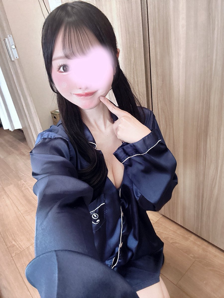 blanc_moechan's tweet photo. 本日も会いに来てくださった本指名様新規様ありがとう🥹✊🏻
今日もたくさんお話できて楽しかった〜！
あっという間すぎて時間足りなかったなあ💭
またゆっくり会えたら嬉しいっ
次回の出勤は明日12−19です🪽
雨みたいだけどご予約お待ちしてます🥺🌧 https://t.co/xQzEyknbw4