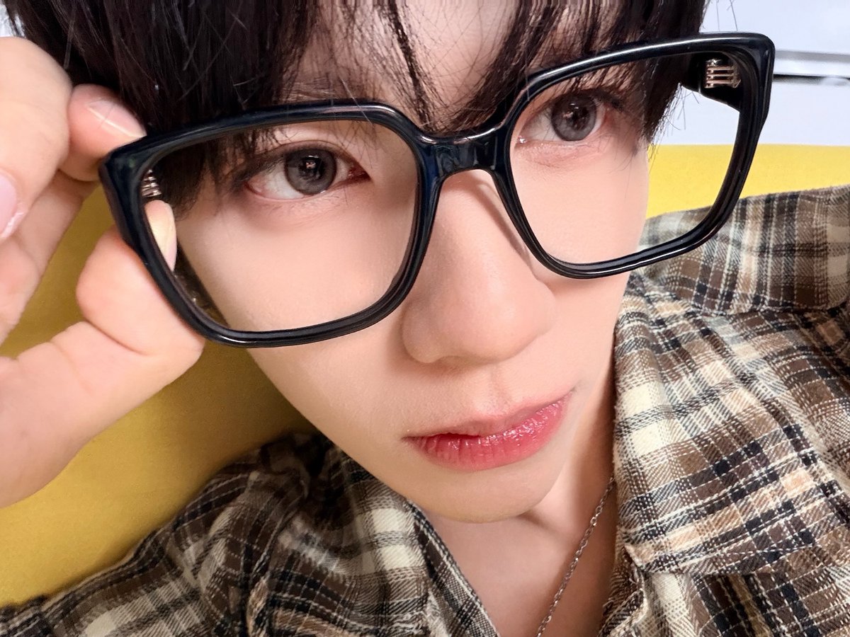 _fromjl's tweet photo. 260811 💌 

[11:11pm kst]
🦌 (pic)

[11:12pm kst]
🦌: hallo…..
🦌: what do you mean? hehe
🦌: i ate a lot today ㅋㅋㅋㅋㅋ https://t.co/I2Y7M6490s