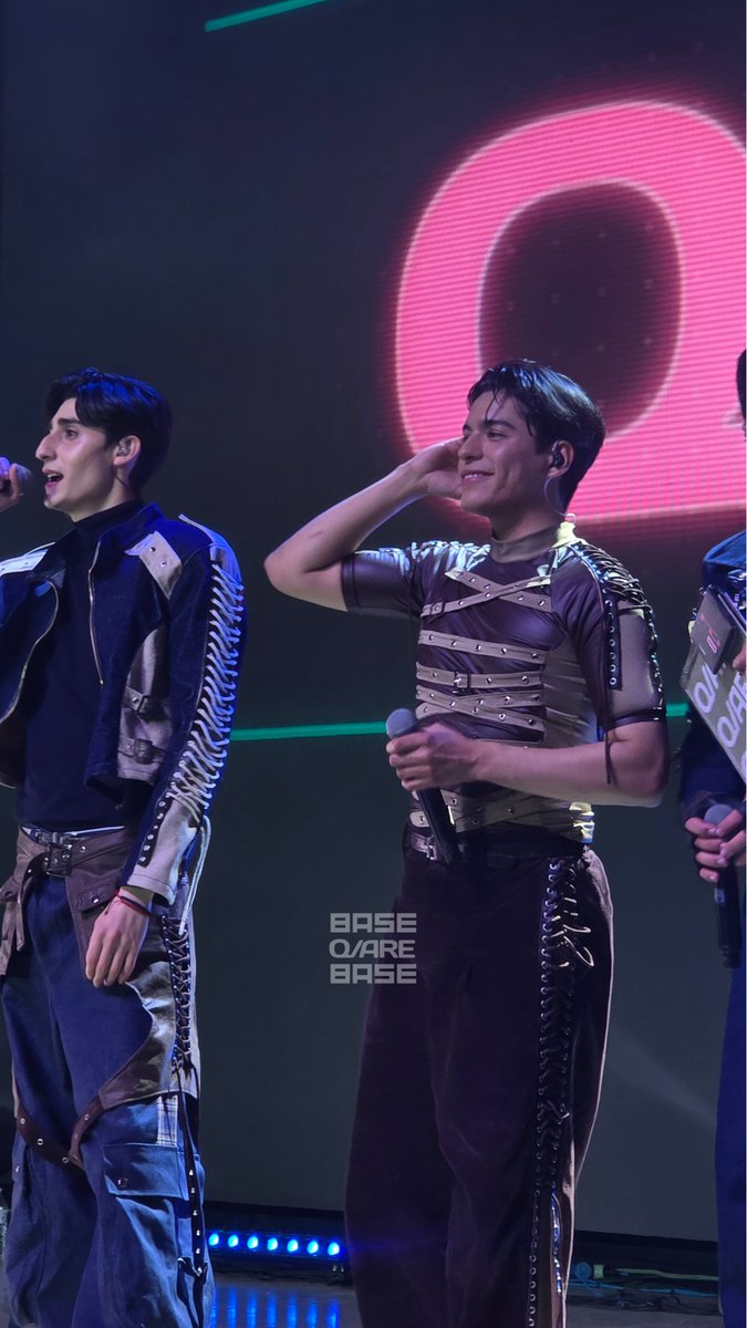 aqrossbase's tweet photo. Algunas fotitos del día del show 🥹♥️ tenemos el corazón bien llenito. 
🧵 (1/6)
#QARE #Q_ARE #FÚTOUR2026 #chile https://t.co/048cYb6i39