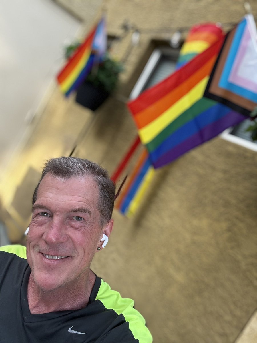 PromoHomoTV's tweet photo. Nobody Knows I’m Gay. https://t.co/hCzWfdtIa7