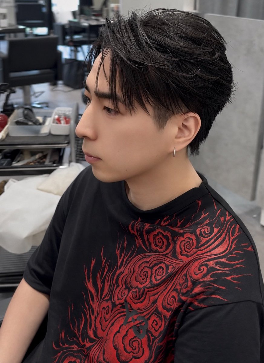 0496th's tweet photo. ヘアカットしてきた💇‍♂️
夏っぽく爽やかに✨
#日常垢 #日常垢と繋がりたい
#日常垢さんと繋がりたい #メンズヘア https://t.co/VoEu9bbk1v