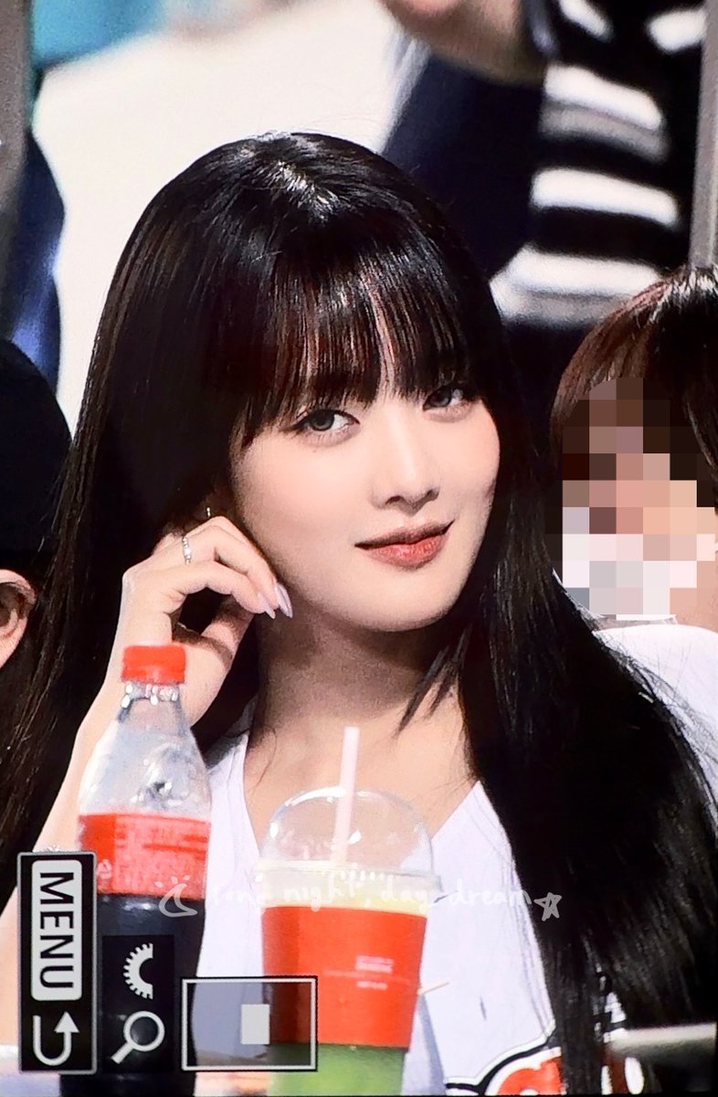 LNDD1023's tweet photo. 260811 하 개잘생겼다......

#아이들 #idle #민니 #MINNIE #มินนี่ https://t.co/pMVdjfOgTh
