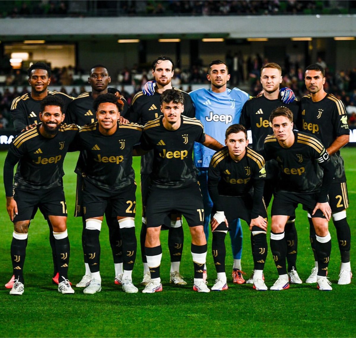 JuveCoaches's tweet photo. لوتشيانو سباليتي بعد الفوز ضد باليرمو 🎙️:

بدأنا الآن نمتلك لاعبين رفعوا مستوى الفريق ككل، ويجب أن يستحق اللاعبون ارتداء قميص الفريق…

إذا كان مكانك مضموناً دائماً، فمن الواضح أن مستوى الاستعداد للمباراة سينخفض، خاصةً من الناحية الذهنية أكثر من البدنية 👀⚪️⚫️ https://t.co/n6DeWtYcP7