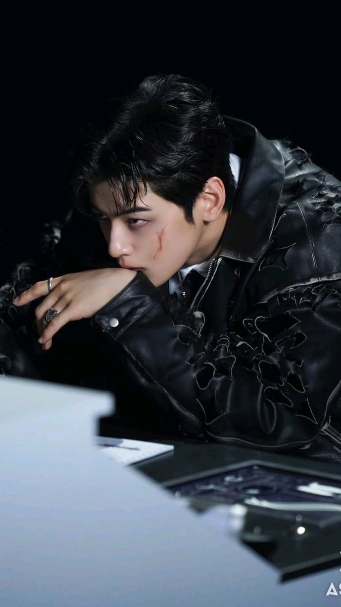 hollowsighttts's tweet photo. ⠀⠀ “não dava nem pra 𝑎𝑑𝑖𝑣𝑖𝑛ℎ𝑎𝑟
⠀⠀ que você era um semideus”
⠀⠀ 
⠀⠀ EU CRIANÇA⠀⠀ ╱⠀⠀ EU HOJE. https://t.co/QINFMSXPud