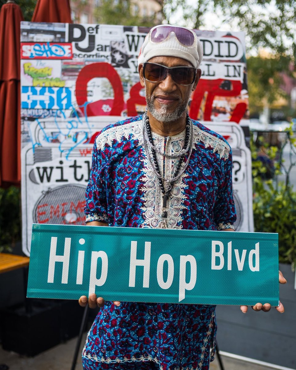 capcityhiphop_'s tweet photo. Happy National Hip-Hop Day. 🎧

August 11, 1973, DJ Kool Herc pioneered the breakbeat in the Bronx, laying the foundation for a culture that would change music forever. 🥁🔥

#hiphop https://t.co/eTzo4J1bgI