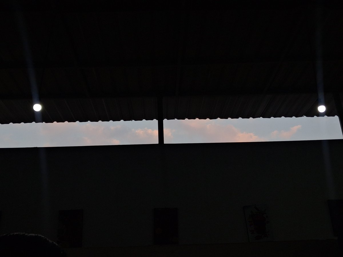 dailywithntha's tweet photo. Awannya cantik, tapi ngintip doang https://t.co/fjodnGtJ5S