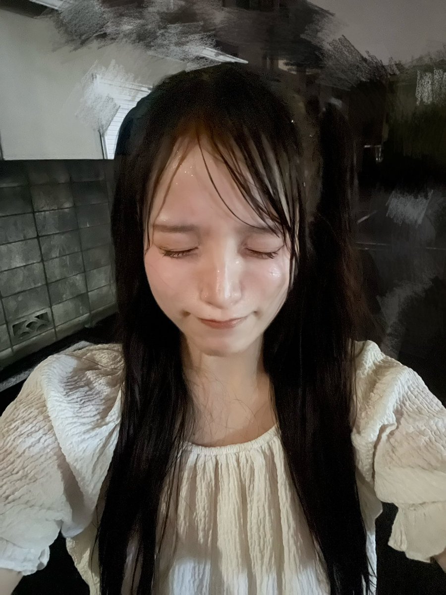 melopla_ran's tweet photo. 今日夜台風なの忘れてて今これ
(なので配信少しお待ちください🐱) https://t.co/g10n6g5Glh