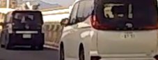 PETno1_com's tweet photo. 大阪304 そ 87-93のノアさん、 高速道路はスマホを見る場所じゃないですよw
#サンドラ #お盆 #高速道路 #追越車線 #バカは後ろから丸見え #下手くそやのに度胸だけある奴 https://t.co/djJUdWOCqe
