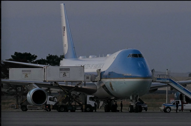 Az621421's tweet photo. ๐จ BREAKING: Trump pulled off a real-life Mission Impossible after the NATO summit in Turkey!
Due to a credible Iranian assassination threat, he boarded Air Force One in front of camerasโฆ then secretly hopped into an airport catering truck and switched to another military jet. The press and some staff were left as unknowing decoys on the original plane.
Washington Post exclusive: The threat was that serious.
Thoughts? This is next-level security ops!
#Trump #AirForceOne #IranThreat #SecretFlight