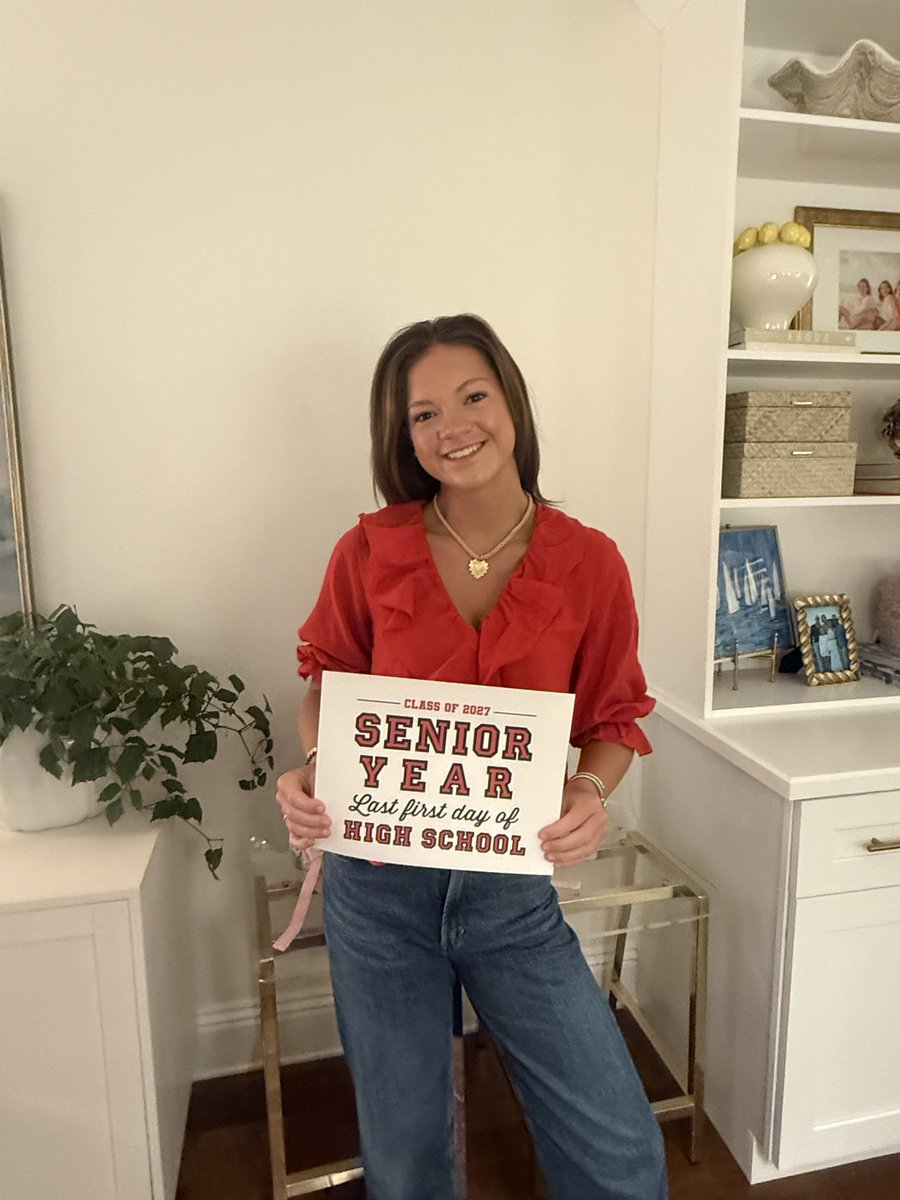 Rfstuart's tweet photo. Still not sure how we got here so fast. But here we are nonetheless. Wishing these girls, and everyone, a FANTASTIC school year full of fun, laughter, growth, and memories to last a lifetime. @OCPSnews @GoEHSEagles @HMSAcaArts_OCPS https://t.co/e3CjB4B4GN