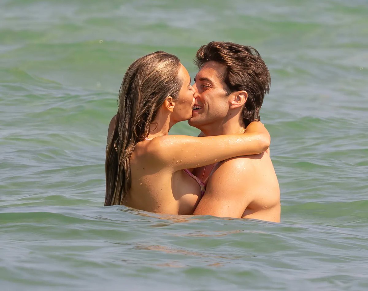 MrxDaDa's tweet photo. A picture perfect seaside moment for James Argent and Nicoline Artursson in St Tropez. https://t.co/vbxQzl58Yy