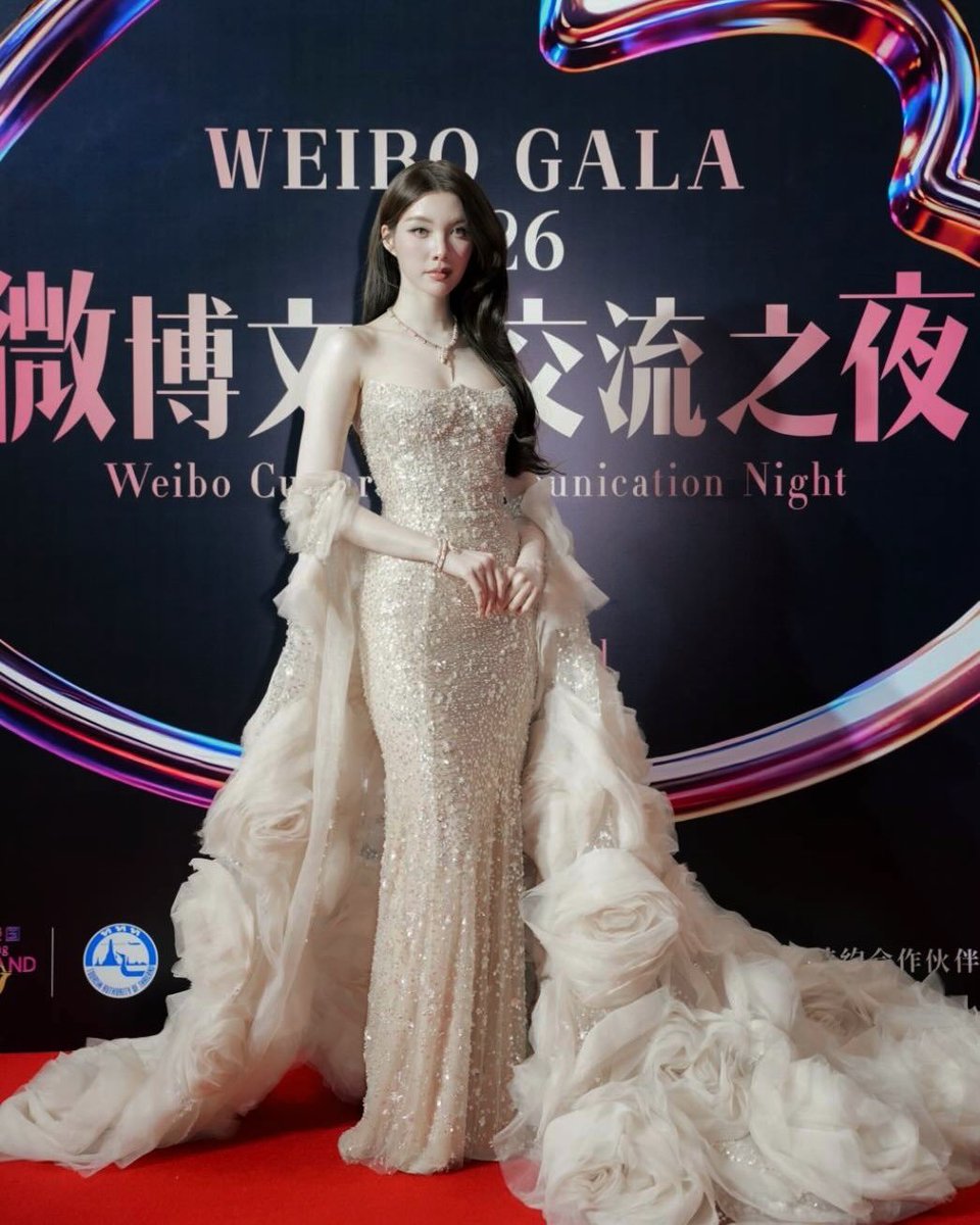 DreamPP04's tweet photo. น้องออมเก่งมาก

#OrmKornxWeiboGalaNight
#OrmKornnaphat #ออมกรณ์นภัส @ormmormm 
#WeiboCulturalCommunicationNight https://t.co/qeohP8yVWc