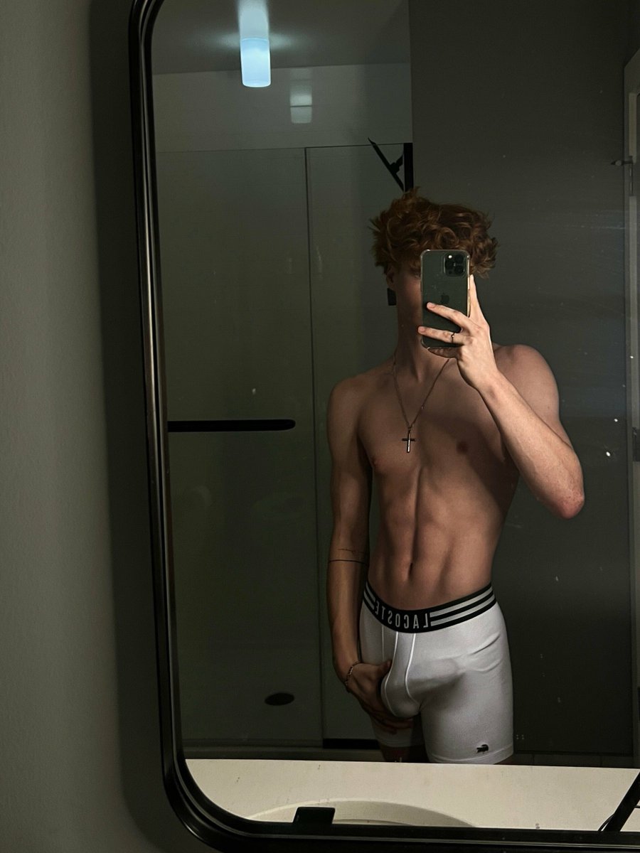 jakemlmxd's tweet photo. hard body, even harder cock #nsfwtwtًً  #twink #bwc #bulge https://t.co/ZKrm9K3WJK