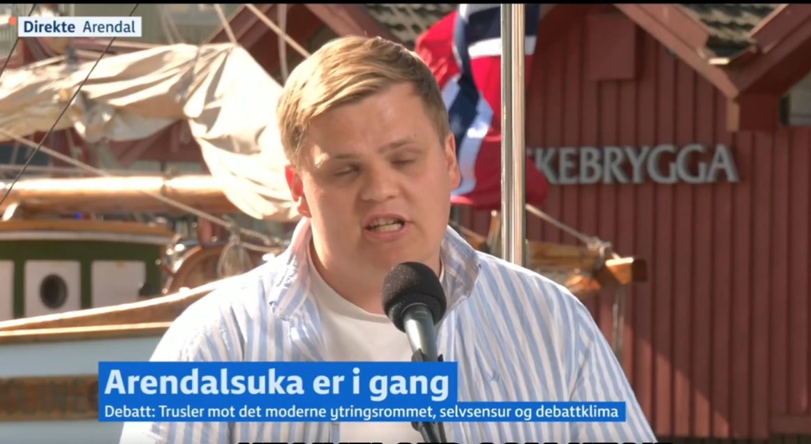 OeyvindEikrem's tweet photo. En selvrettferdig AP-padde babler på Arendalsuka.

Mannen er helt opplagt en fare for Norge. https://t.co/q6btE7IBGw