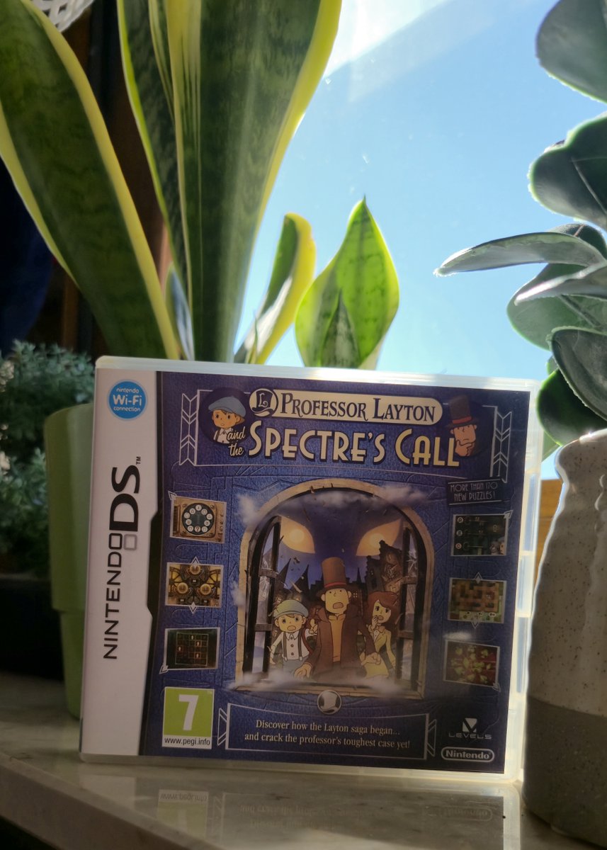 Hesosek's tweet photo. Dzień 48 wrzucania zdjęć gier z mojej kolekcji :)
Dzisiaj Professor Layton And Spectre's Call na nintendo ds https://t.co/4A7mMBhLa9
