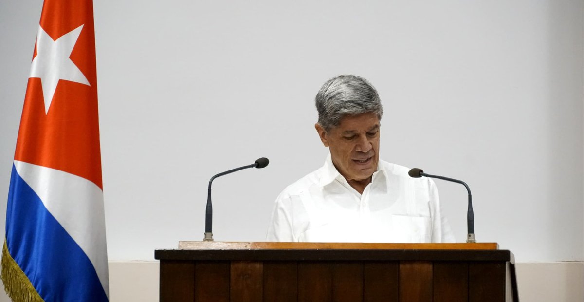 CubaMINREX's tweet photo. ✍️ Intervención del viceministro de Relaciones Exteriores, @CarlosFdeCossio en el Foro: “Fidel y la política exterior de la Revolución Cubana.”

ℹ️: https://t.co/v78qbx6oHr https://t.co/Qaj1kWTGgO