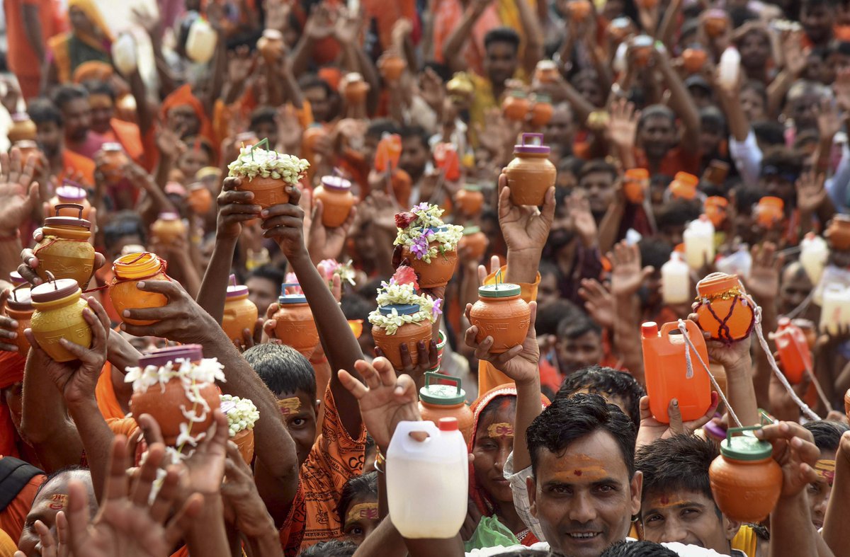 STORY | Shravan Shivratri: 'Har Har Mahadev' echoes across UP as massive  crowds gather at Shiva temples With large crowds of devotees turning up at  major Shiva temples across Uttar Pradesh on