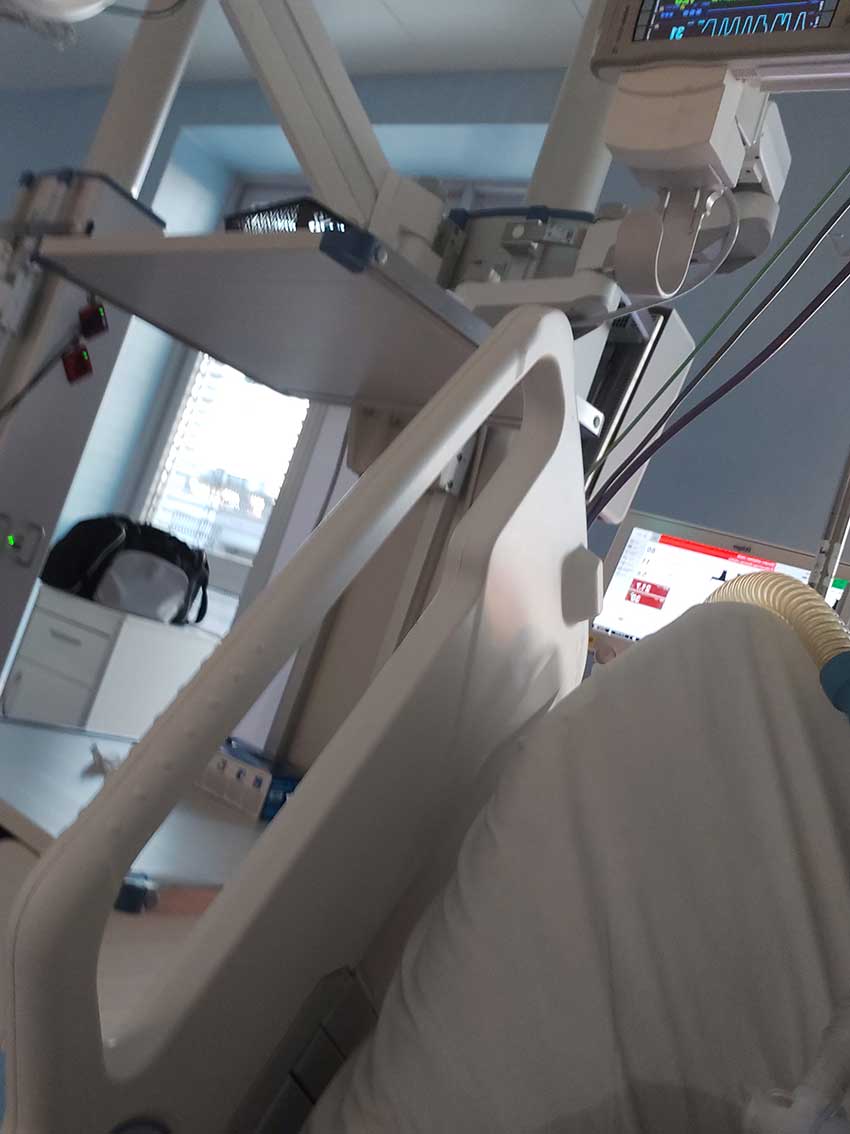 IQKoder's tweet photo. Preživeo sam infrakt, sad sam kod kuće i pripremam za operaciju krajem meseca. Srce mi je jako slabo, radi na svega 20%, sve tri glavne aterije su sužene od loših krvnih sudova izazavanim dijabetesom, iz pluća mi je izvađeno 6 litara vode. Srpski doktori su the best! 😇😇😇 https://t.co/J6nfpYVJCY