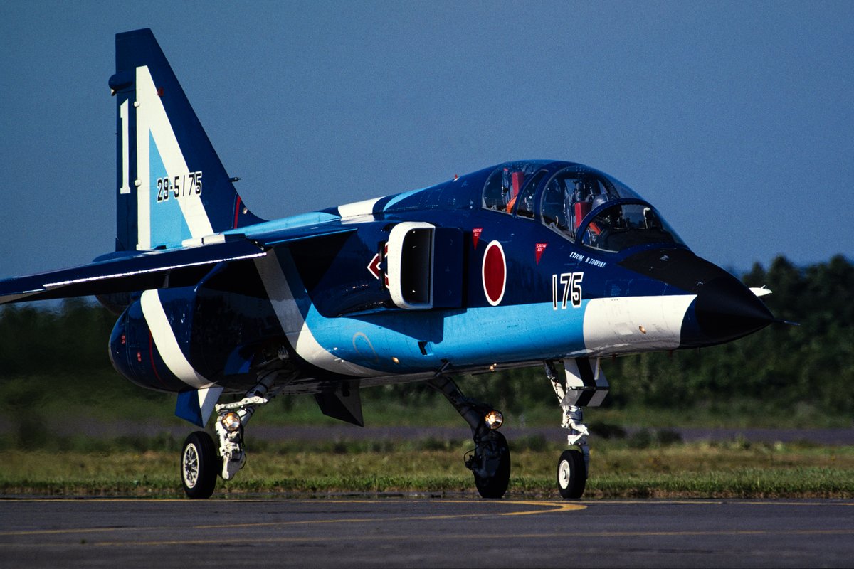 ArgusGOLD's tweet photo. @TONK2983 94年は記録的な暑さで札幌で36.2度でしたね。救急車が何回も来ていました（もうちょっとで自分もお世話になりそうでした）。

93年は展示機を避けてたら一番南まで行っていました。松島の帰りは綺麗に撮れました（人工物入れるのが嫌いでしたので） https://t.co/d6ZQxgd3EK