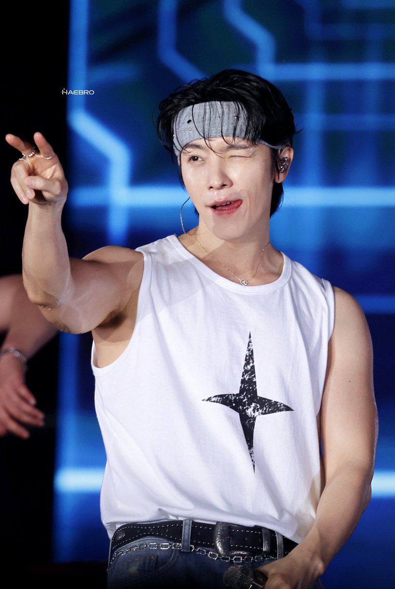 haebro19861015's tweet photo. 260801  GANZBERG SNOW SUPER IDOL MY LOVE

 ︎︎˃̵͈̑ᴗ˂︎ 💙
#동해 #donghae 
#superjunior #슈퍼주니어DnE #SuperJuniorDnE #ALIVE https://t.co/lyxMrEn1AE