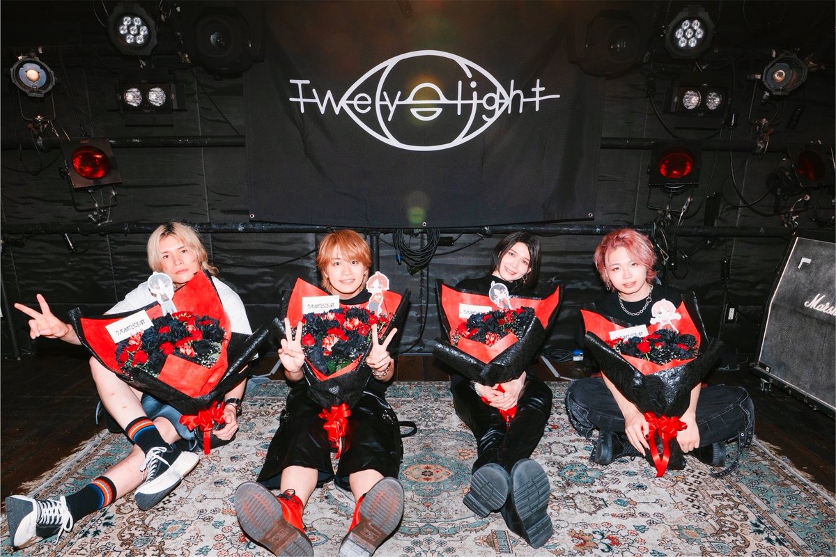 juno__official's tweet photo. Tweyelight ワンマンライブ
ありがとうございました。
今まで繋いできてくれたメンバーに、
心から感謝しています。
みんなたくさんの愛をありがとう。 これからも歌い続けます。
本当にありがとうございました💐 https://t.co/Xf2u9e8KLQ