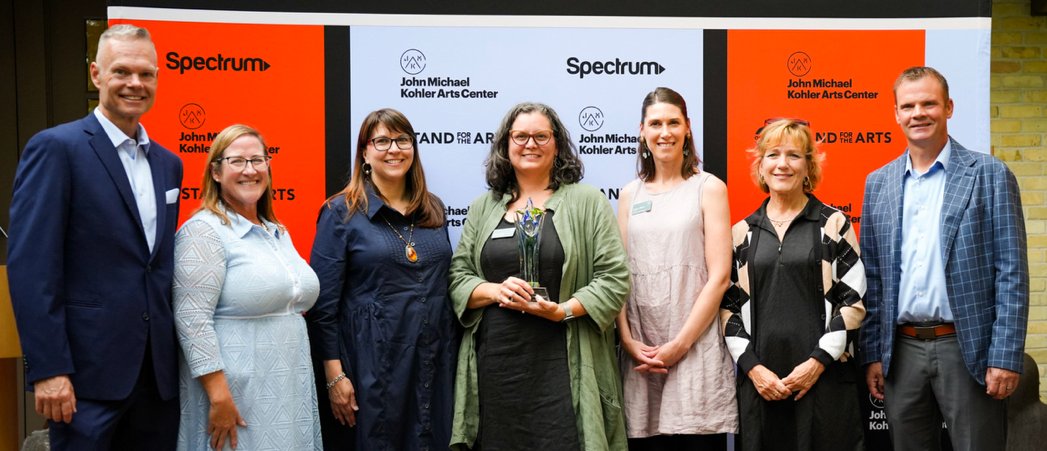 Spectrum_Gov's tweet photo. We continue to #StandForTheArts through our initiative with @ovationtv, and our donation to @JMKAC highlights our work to support communities across our footprint. The John Michael Kohler Arts Center received a $10,000 donation from Spectrum to support arts education and expanded access to creative programming in Wisconsin. Thank you to Wisconsin Senate Majority Leader @SenatorDevin and Sheboygan City Council President Susie Boorse for joining us.
